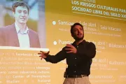 Feminista ataca a Agustín Laje durante conferencia sobre ideología de género [VIDEO]