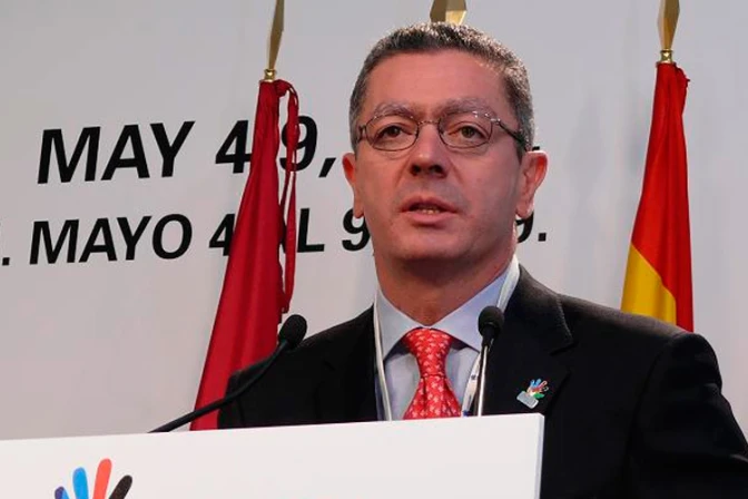 “A Gallardón le salió del alma decir que le daba asco retirada de reforma del aborto”