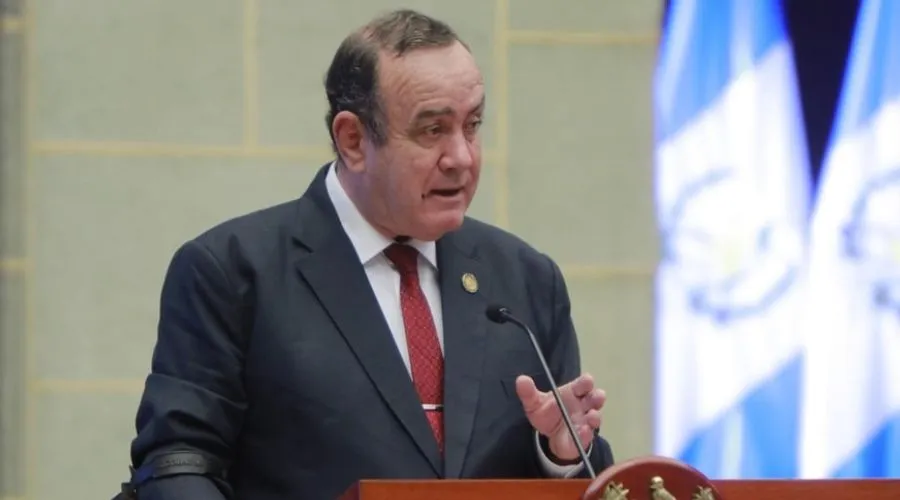 Presidente de Guatemala presenta política de protección de la vida y la familia