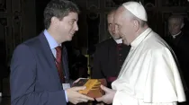 Alejandro Marius y el Papa Francisco / Foto: Facebook "Trabajo y Persona"