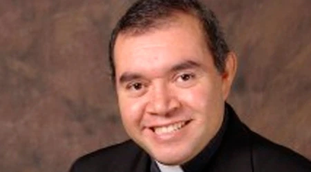 Primer sacerdote con coronavirus en Estados Unidos es de origen mexicano