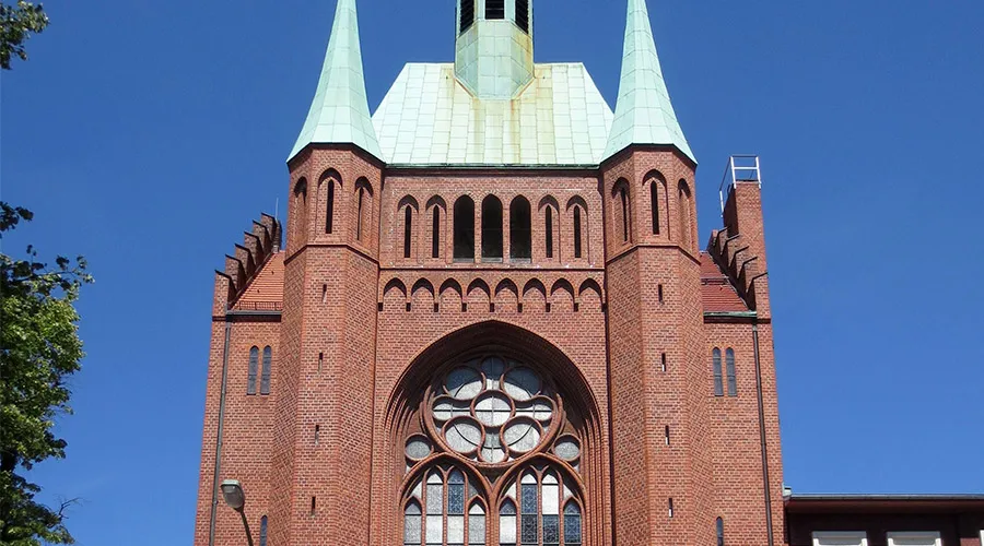 Atacan con pintas proaborto histórica iglesia de Alemania