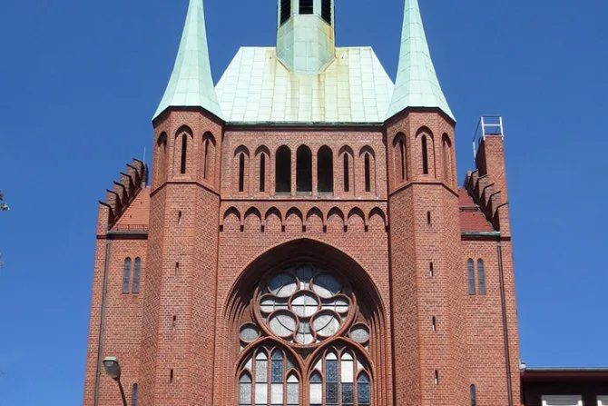 Atacan con pintas proaborto histórica iglesia de Alemania