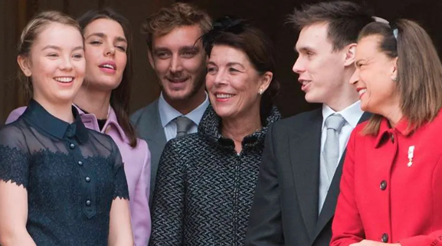 La princesa Alejandra de Hannover (izquierda) junto con su familia / Foto: Facebook Palais Princier de Monaco - Prince's Palace of Monaco