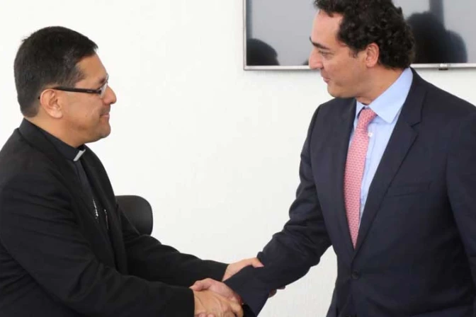 Obispos de México firman convenio con Procuraduría para trabajar en conjunto por la paz