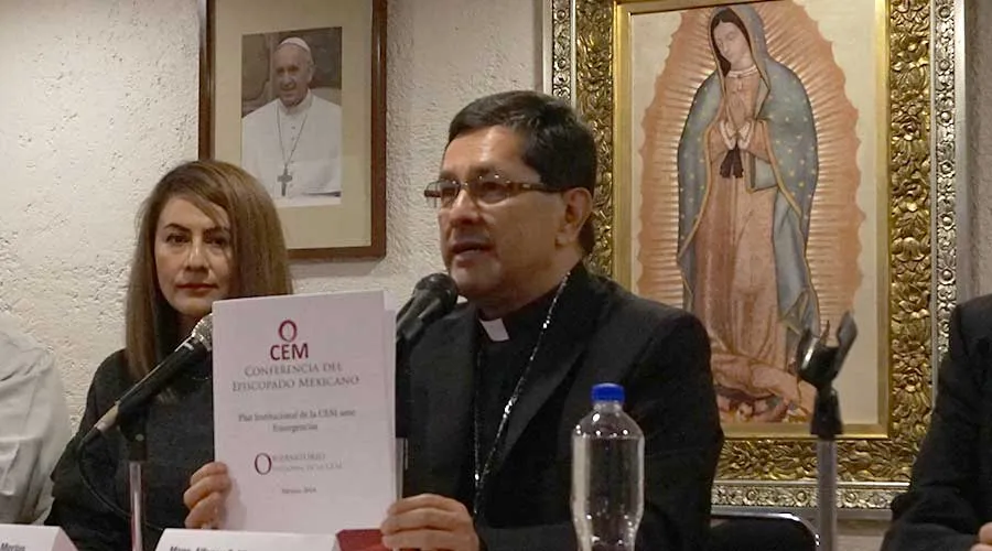 Mons. Alfonso Miranda, secretario general de la Conferencia del Episcopado Mexicano, presenta el “Plan Institucional ante las Emergencias”. Foto: David Ramos / ACI Prensa.