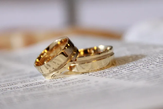 VIDEO: “Tan solo 1 de cada 3 parejas en España se casa por la Iglesia”