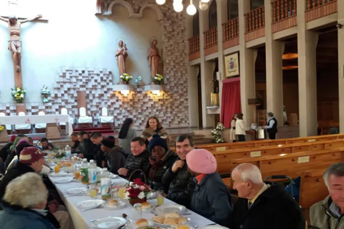 Catedral abre sus puertas para dar almuerzo a personas sintecho
