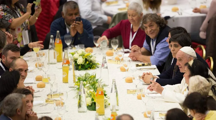 El Papa invita a almorzar a 1.500 pobres en el Vaticano [VIDEO]