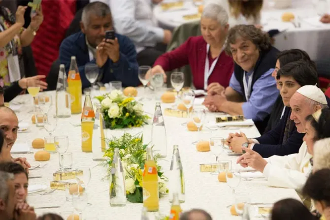 El Papa invita a almorzar a 1.500 pobres en el Vaticano [VIDEO]