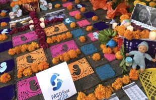 Uno de los altares de muertos dedicados a las victimas del aborto. Cru00e9dito: Pasos por la Vida 
