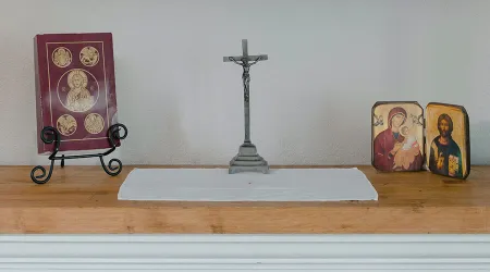 Cómo hacer un altar en casa y vivir la Semana Santa en familia