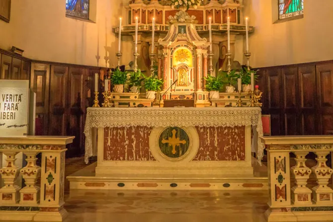 ¿Por qué es importante el altar en una iglesia católica? Responde Cardenal mexicano