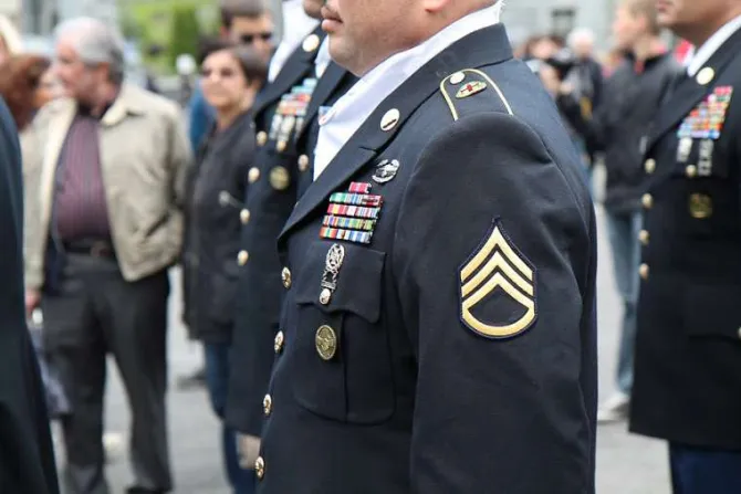 Prohibición de cambio de sexo en ejército de Estados Unidos entrará en vigor en abril