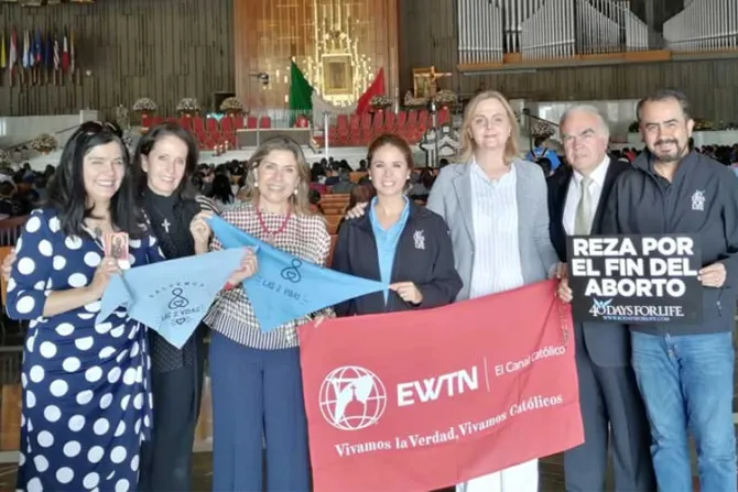 Amigos Misioneros de EWTN rezan por la vida y la familia en Santuario de Guadalupe