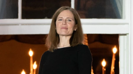 Lu00edderes catu00f3licos dan la bienvenida a Amy Coney Barrett a la Corte Suprema de EEUU
