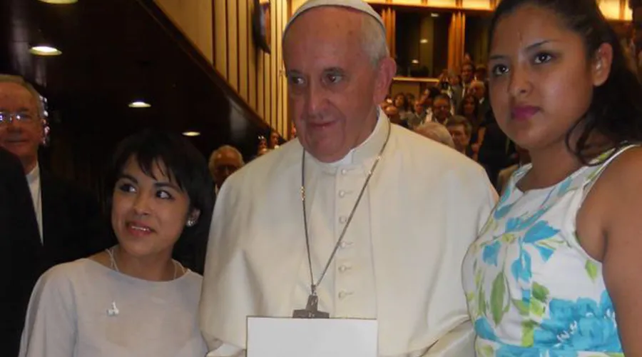 El Papa Francisco con Ana Laur aPerezPapaFranciscoKarlaJacinto_AnaLauraPerez_310715?w=200&h=150