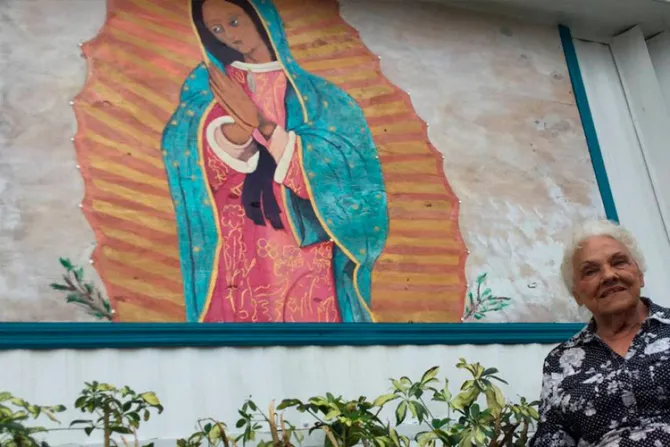 Amenazan con llevar a mujer de 85 años a juicio por pintar a la Virgen de Guadalupe 