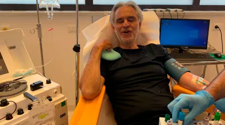 Andrea Bocelli sobrevive al coronavirus y ahora ayuda a encontrar cura