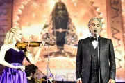 VIDEO: Andrea Bocelli conmueve a fieles cantando en Santuario de Aparecida
