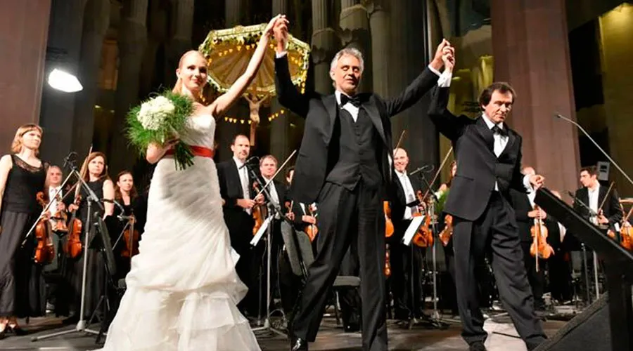 Andrea Bocelli en la iglesia La Sagrada Familia / Foto: Facebook Oficial?w=200&h=150