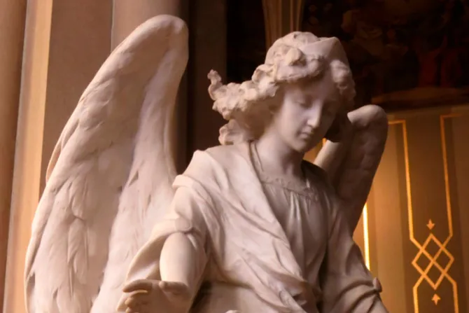 Sacerdote resalta el papel del ángel de la guarda en el momento de la muerte