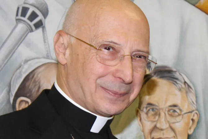 Cardenal Bagnasco: La familia no puede ser considerada la Cenicienta de la sociedad