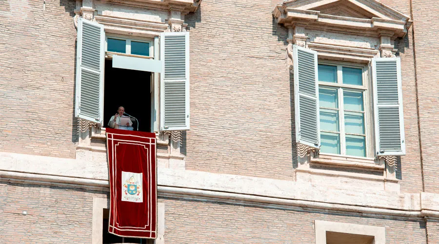 El Papa Francisco preside el rezo del Ángelus. Foto: Vatican Media