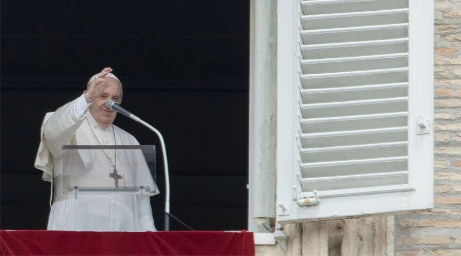 El Papa Francisco preside el Ángelus desde el Vaticano. Foto: Daniel Ibáñez / ACI Prensa?w=200&h=150