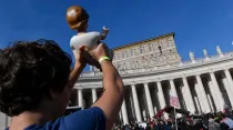 Bendición de los bambinelli. Foto: Vatican Media