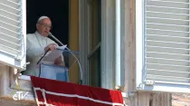 El Papa Francisco habla a los fieles congregados en San Pedro. Foto: Captura Youtube