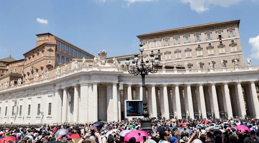 El Papa Francisco pide por todos aquellos que trabajan en el mar y por sus familias
