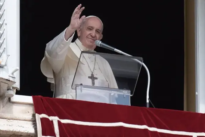 Papa Francisco: Vivan mandamientos como hijos de Dios Padre y no como siervos de un “dios amo”
