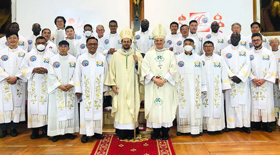 El clero de Mongolia celebrando los 30 au00f1os de la Iglesia Catu00f3lica en el pau00eds. Cru00e9dito: ANS?w=200&h=150