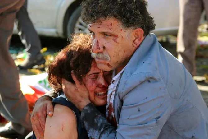 Papa Francisco condena “bárbaro acto” terrorista que dejó más de 100 muertos en Turquía