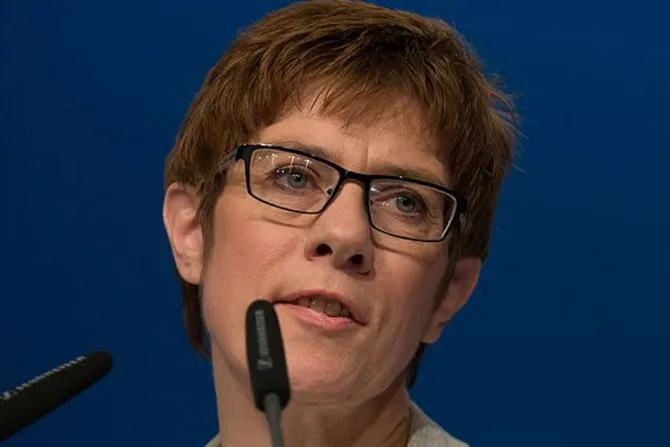 Una católica es la nueva líder del partido político más grande de Alemania