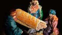 Polémico anuncio de Greggs que cambia al Niño Jesús por un sándwich.