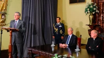 El Ministro Alfonso Grados, el Presidente del Peru00fa y el Cardenal Cipriani en conferencia de prensa. Foto: ANDINA / Prensa Presidencia