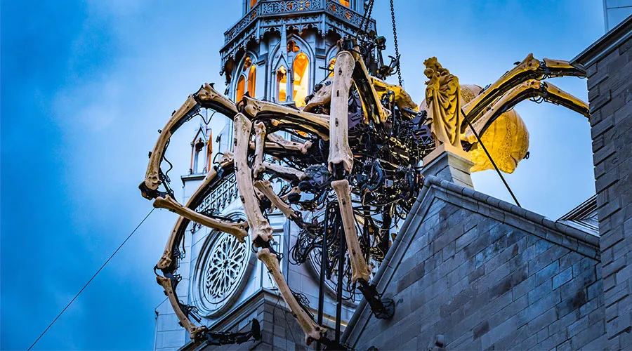 Araña "Kumo" trepa sobre Catedral de Notre Dame en Ottawa, Canadá. Foto: Facebook Ottawa 2017.?w=200&h=150