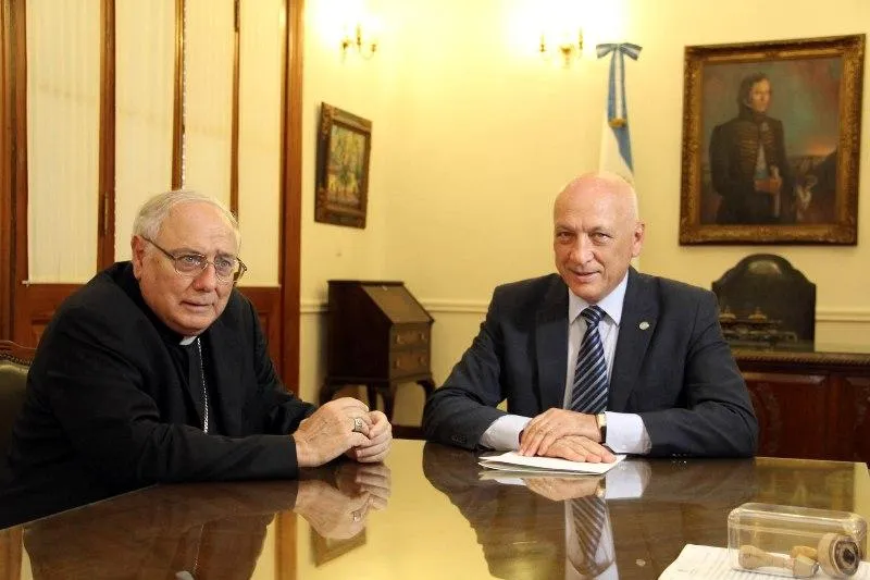 Mons. Arancedo y el gobernador Bonfatti (Foto AICA)?w=200&h=150