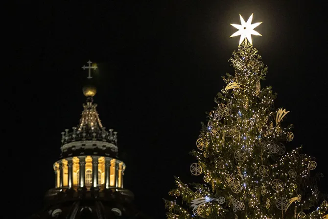 Vaticano: Árbol de Navidad del 2020 tiene adornos hechos a mano por personas sin hogar