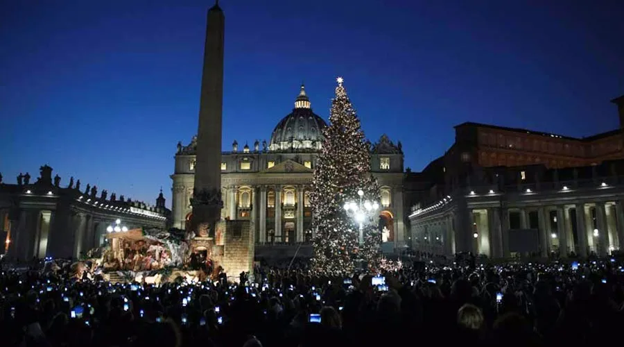 El árbol de Navidad y el pesebre que se armaron el 2016 en la Plaza de San Pedro / Foto: Daniel Ibáñez (ACI Prensa)?w=200&h=150