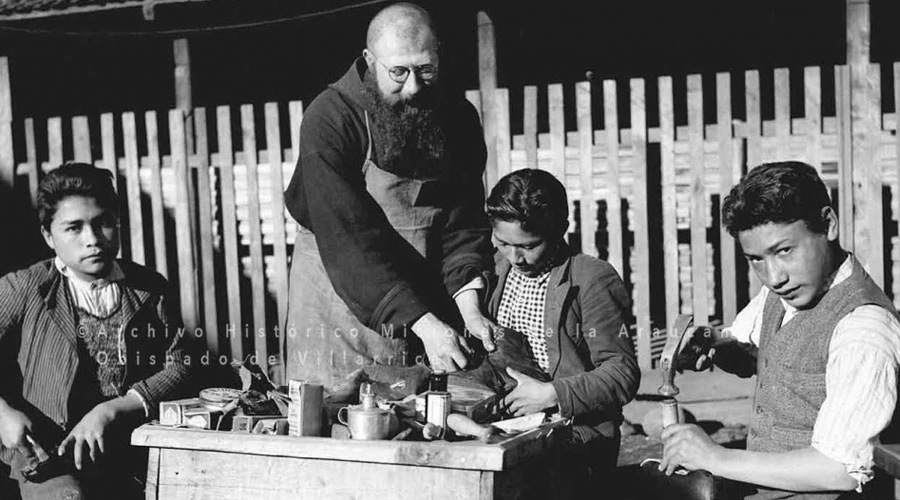 Muestra fotográfica "Misión en la Araucanía: Una historia de amor y encuentro”. Gentileza: Fundación Archivo y Museo Diocesano de Villarrica.?w=200&h=150