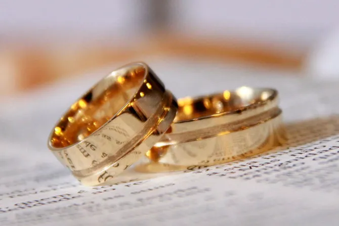 ¿Amoris laetitia permite comunión de divorciados vueltos a casar? Obispo argentino dice no