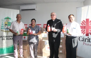 El Arzobispado de Piura dona miles de medicamentos para las personas mu00e1s vulnerables contagiadas de dengue. Cru00e9dito: Arzobispado de Piura 