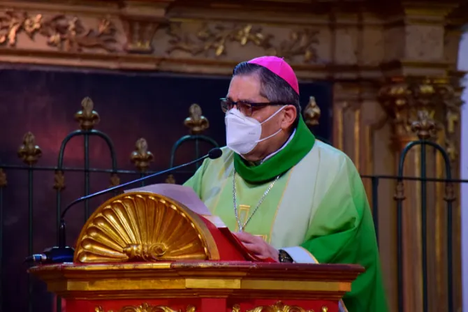 Arzobispo de Quito llama “código de muerte” a nuevo Código de Salud y pide que sea vetado