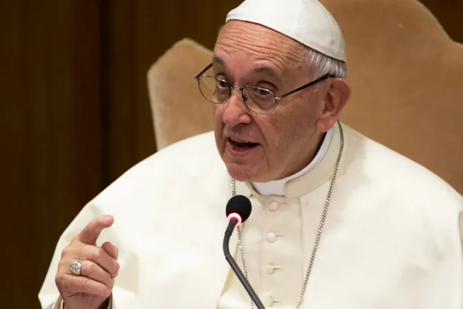 Papa Francisco a los Obispos: No es pecado criticar al Papa