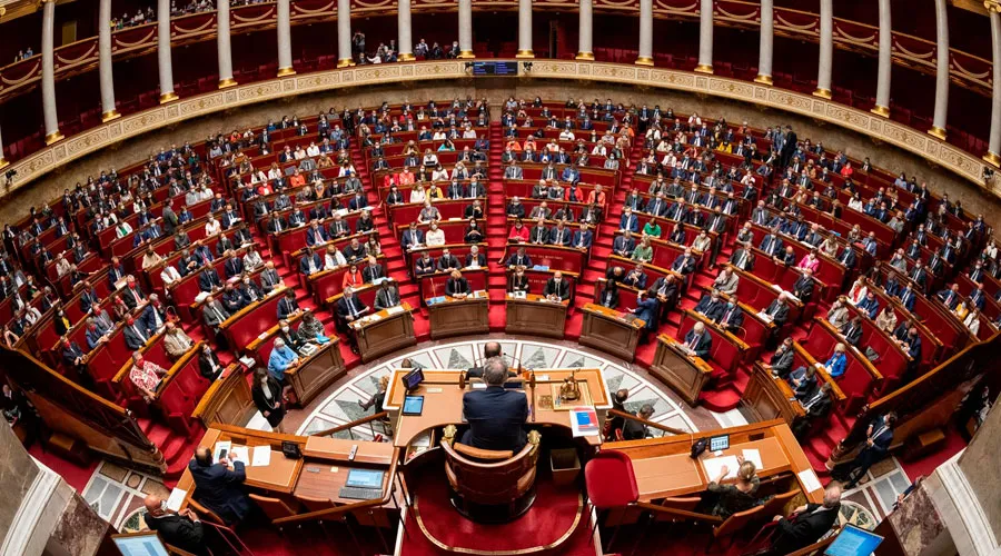 Francia: Asamblea aprueba ley contra extremismo con reglas más estrictas para religiones