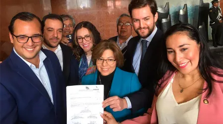 Asambleístas de Ecuador presentan proyecto de ley para fortalecer la familia