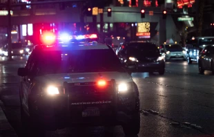 Imagen referencial de vehu00edculo policial. Cru00e9dito: Foto de Kenny Eliason en Unsplash 